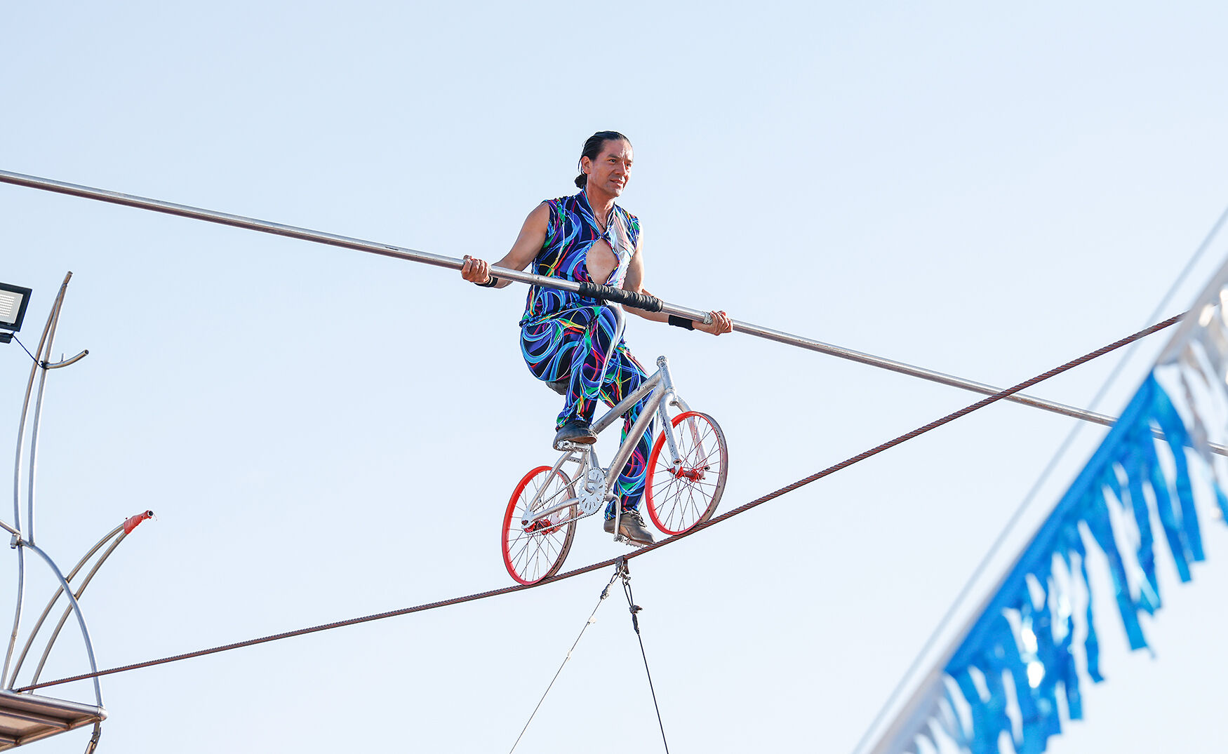 Jhony Tandazo balances on a high wire